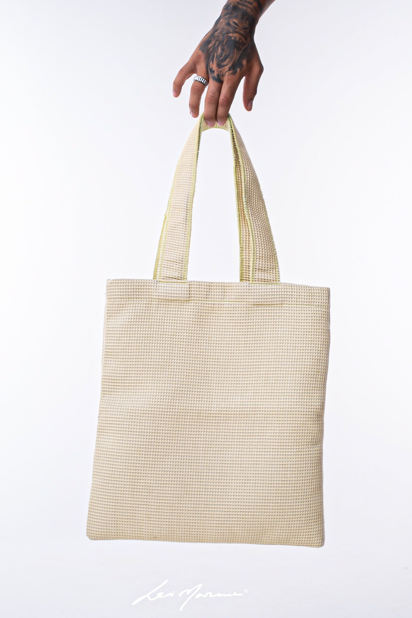 LM SIGNATURE TOTE BAG IN YELLOW - Levi Marcus